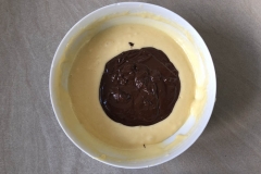 Dans le second, ajoutez le chocolat fondu - Recette Cake façon Savane