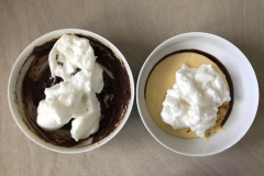 Répartir les blancs en neige de manière égale dans chaque récipient. Incorporer doucement pour ne pas casser les blancs - Recette Cake façon Savane