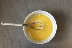 Ajoutez le beurre fondu - Recette Cake façon Savane