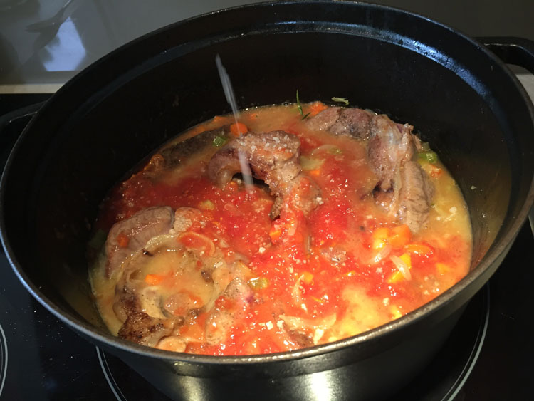 Recouvrir la viande de sauce - Osso Bucco Veau